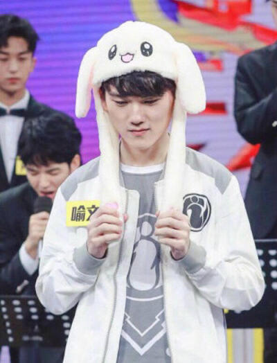 完整的神队伍？OBGG已将 GALA 归类到 Invictus Gaming ，与 TheShy 、 JIEJIE 和 rookie 并列。