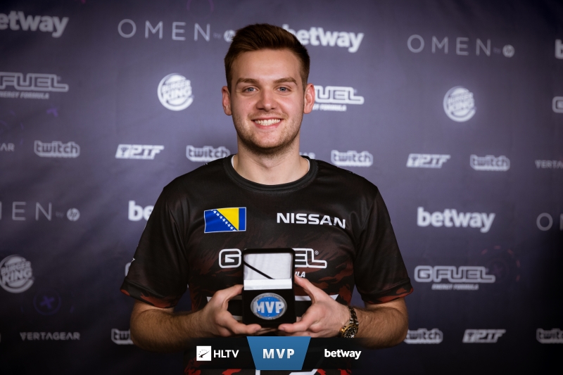 好兄弟你行的，Jankos鼓励Perkz：去年做到的，今年也可以